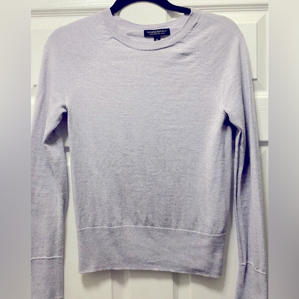BANANA REPUBLIC 100% Merino wool XS Lightweight Sweater in pale purple